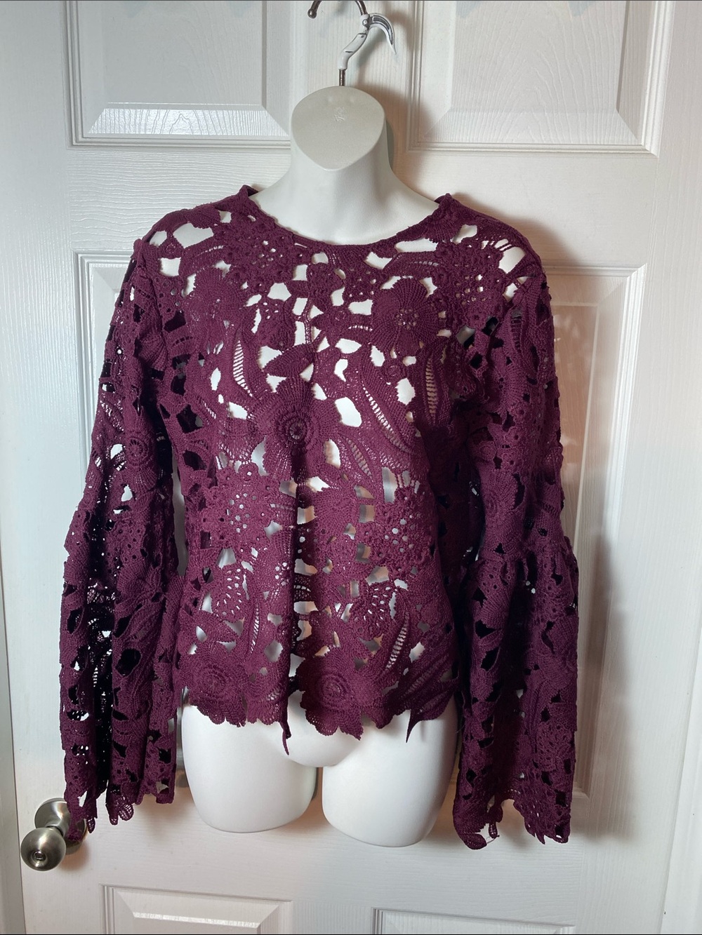 Romeo & Juliet Couture Plum Crochet Openwork Long-Sleeve Top Size Small